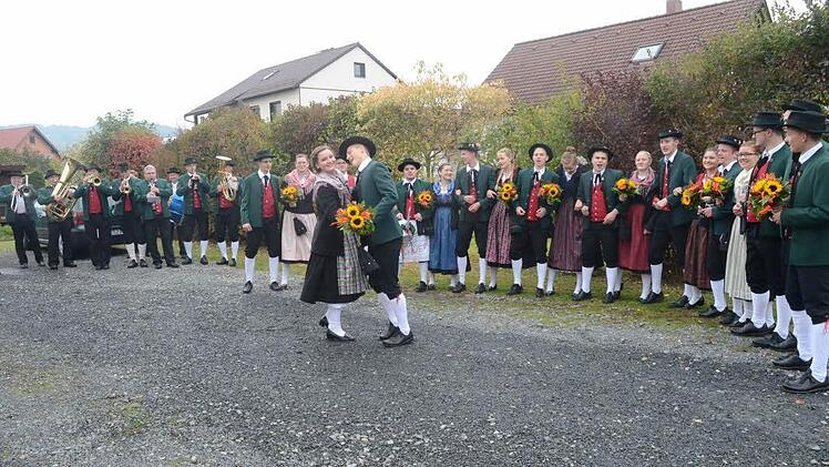 Vor jedem Haus der Zechmädchen wurde bei der Abholung getanzt.Foto: K.- H. Hofmann
