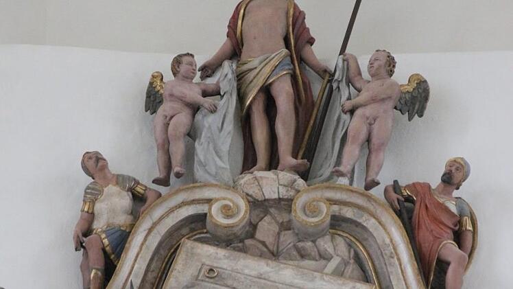 Der auferstandene Christus auf der Spitze des Epitaphs in St. Moriz: "Evangelium feiern" lautet das Motto des Kirchenkreis-Kirchentags, und Christen aller Konfessionen sind eingeladen. Foto: Simone Bastian