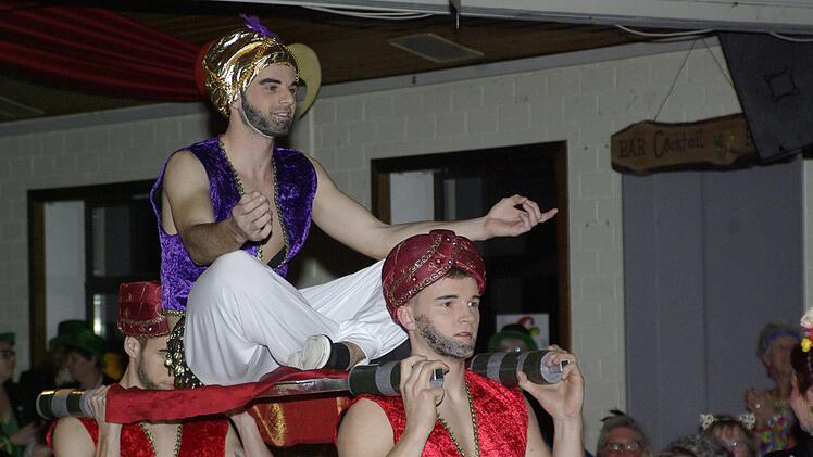 Aladdin und die Wunderlampe präsentierte das Männerballett aus Arnstein. Foto: Winfried Ehling