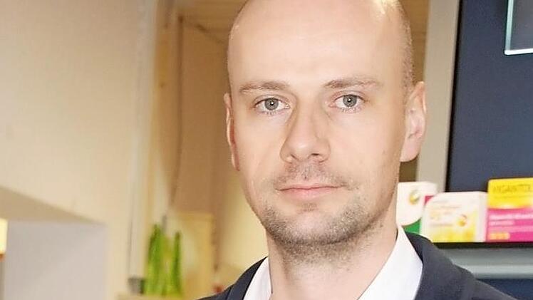 Georg Reck hofft, dass es bald wieder Rohstoffe für Desinfektionsmittel gibt.  Fotos: Karina Brock