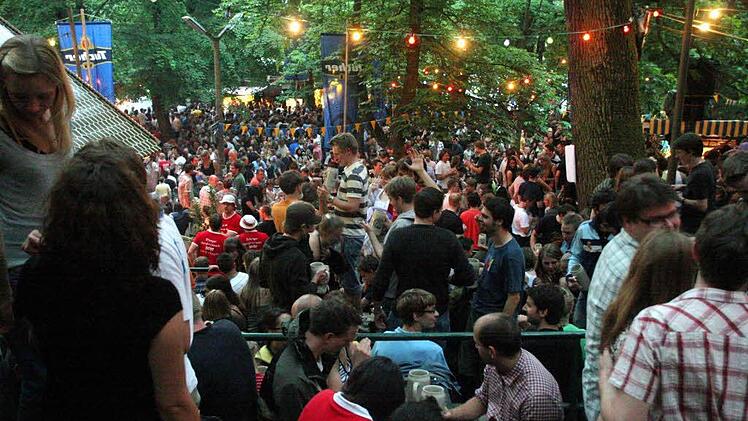Die Menschenmengen sind nur schwer in den Griff zu bekommen, vor allem wenn es zu einem Unglücksfall kommt. Foto: Archiv/Michael Busch.