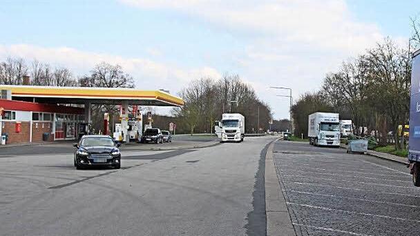 Die Tankstelle auf der Rastanlage Steigerwald-Nord soll um einige hundert Meter nach Osten in Richtung Nürnberg verlegt werden.  Foto: Andreas Dorsch