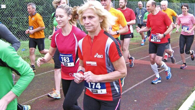 Im Hauptlauf über 10 Kilometer gingen 64 Teilnehmer auf die Strecke. Foto: Dieter Grams