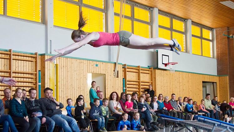Inka Amend bei einer beeindruckenden FlugeinlageJule Müller