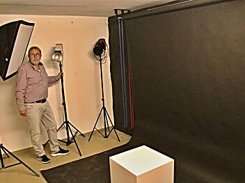 Steffen Schanz, Vorsitzender des Foto-Creativ-Kreis Ebern, im kleinen Studio in der Fuchspassage am Fuße des Stadtbergs von EbernHelmut Will