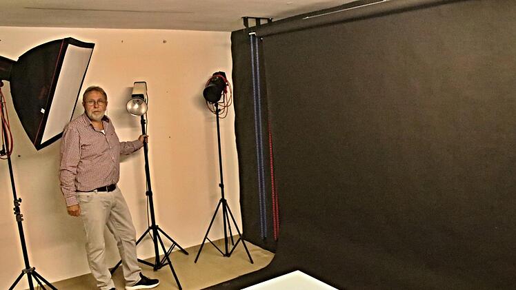 Steffen Schanz, Vorsitzender des Foto-Creativ-Kreis Ebern, im kleinen Studio in der Fuchspassage am Fuße des Stadtbergs von EbernHelmut Will