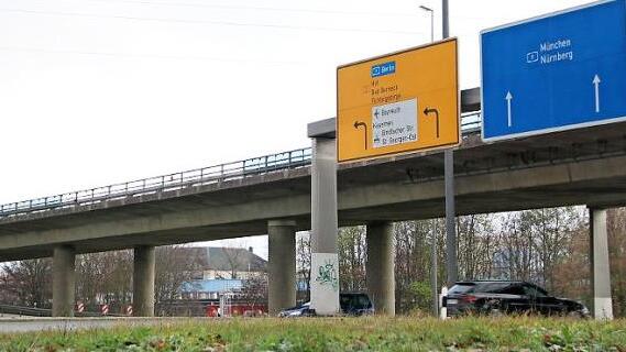 Die Hochbrücke bei Bayreuth ist in die Jahre gekommen und wird durch einen Neubau ersetzt. Foto: Jochen Nützel