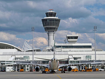 Dreiste US-Seniorin versucht Bundespolizisten am Flughafen München zu bestechen Flughafen München