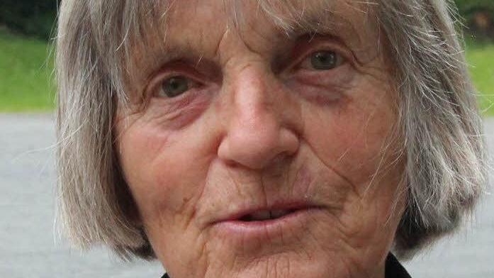 Ingrid Bernhardt aus Neustadt: "Seit über 40 Jahren bin ich Mitglied im DAV. Am liebsten wandere ich mit anderen Leuten, aber ich bin auch viel alleine unterwegs, dass ist auch wunderbar. Das tolle am DAV ist die Kameradschaft, wir helfen uns auch Privat. Die Strecke um den Muppberg ist meine Hausstrecke, ich wohne gleich um die Ecke."