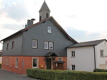 Ein Schneckenloher Gebäude mit Geschichte: Die ehemalige evangelische Schule und ehemalige Gemeindekanzlei wird zum Bürgerhaus umgebaut. Foto: Herbert Fischer/Archiv