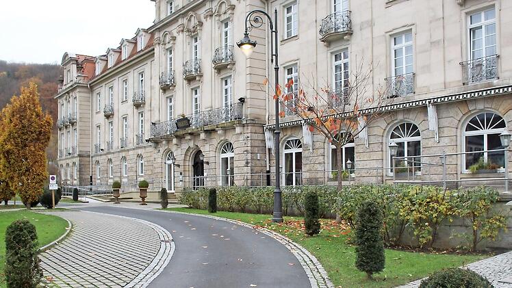 Alles leer: Vor dem Dorint Hotel und Spa im Staatsbad halten derzeit keine Autos an.