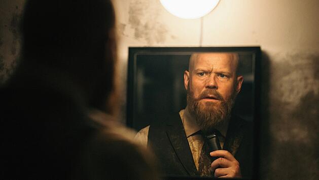 Tom (Anders Baasmo) hat einen schweren Fehler begangen. Seine Accounts wurden gehackt, sein Wirken als Internet-Troll wird &ouml;ffentlich.