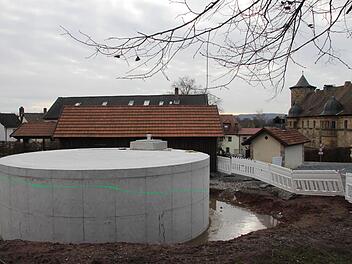 So präsentierte sich der missglückte Löschwasserbehälter in der Nähe des Wernsteiner Schlosses. Foto: Archiv/J. Gärtner