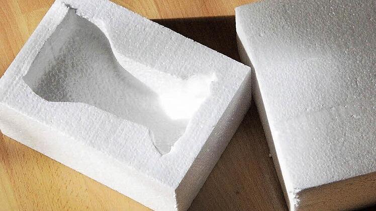 Unbelastetes Styropor kann wie bisher über den "gelben Sack" entsorgt werden.  Foto: Josef Hofbauer