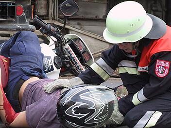 Einsatzkräfte kommen in schreckliche Situationen... Fotos: Archiv/Markus Reeh