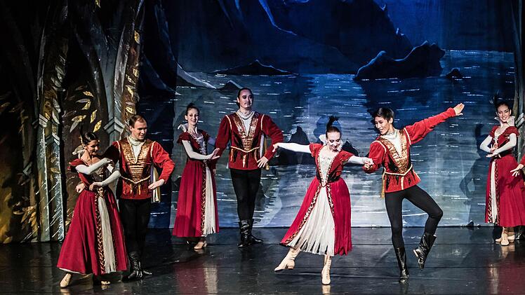 Impressionen vom "Schwanensee"-Gastspiel im Coburger Kongresshaus.Foto: Jochen Berger