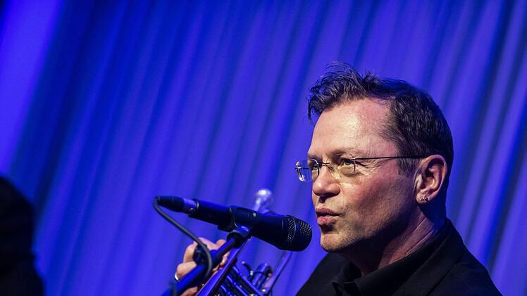Das Jazul Duo mit Ingolf Burkhardt (Trompete und Flügelhorn) und Roland Cabezas (Gitarre und Gesang)  beeindruckte sein Publikum in Coburg.Foto: Jochen Berger