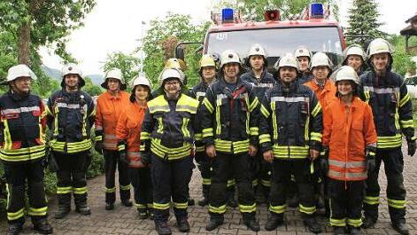 Die erfolgreich gepr&uuml;ften Feuerwehrleute  Fotos: privat