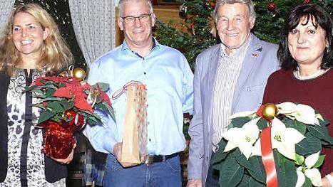 Ehrenmitglied Siegfried M&uuml;ller (Zweiter von rechts) wurde f&uuml;r 40 Jahre Treue zu den Naturfreunden geehrt. Mit im Bild die Trainer (von links) Ina Gr&uuml;nert, J&ouml;rn Rohrbeck und Monika St&uuml;binger  Foto: privat