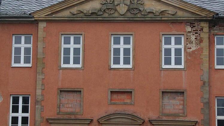 Relikt der Nazizeit: Die Jahreszahl im Sims nennt 1935/36 als Baujahr der damals so genannten Hindenburg-Kaserne.