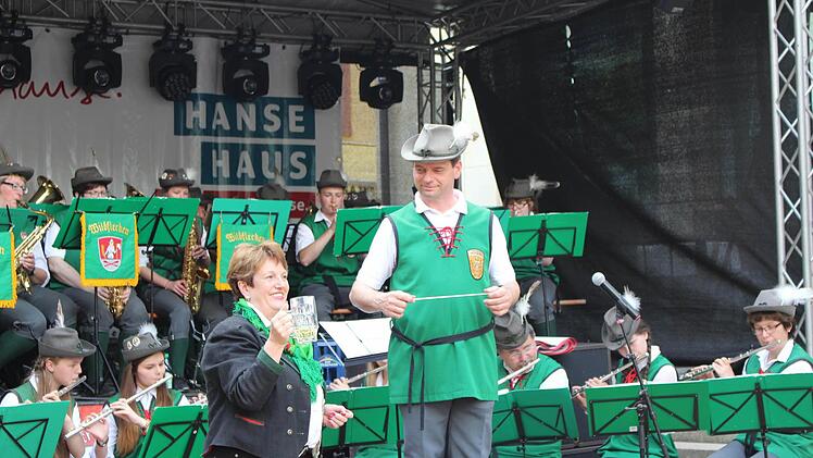 Das 35. Bad Brückenauer Stadtfest wurde am frühen Freitagabend eröffnet. Foto: Julia Raab