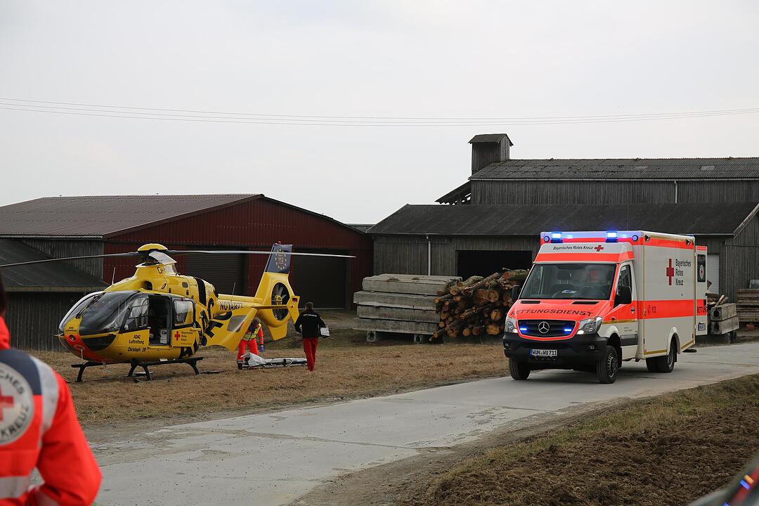 Bauarbeiter stürzt bei Abrissarbeiten in die Tiefe
