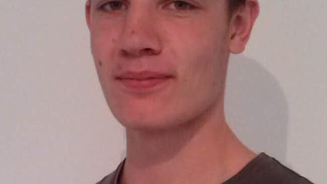 Paul S., 18 Jahre: Ich studiere Lehramt für Grundschule mit Geschichte im Hauptfach und Deutsch, Mathe und Sport als Didaktikfächer. Warum Bamberg? Weil die Stadt schön ist, und dazu gibt es hier für mich persönlich die beste Fächerkombination. Ich hoffe, viele neue Leute kennenzulernen, was bisher sehr gut funktioniert hat. Zudem will ich natürlich mein Studium so gut wie möglich beenden, dass ich möglichst fließend in das Berufsleben einsteigen kann.