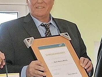 Karl Heinz Wirth bei der Ehrung