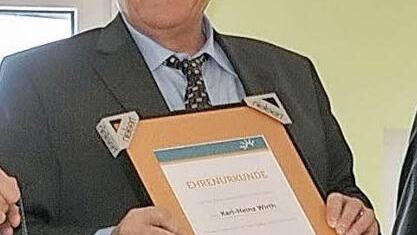 Karl Heinz Wirth bei der Ehrung