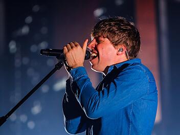 Philipp Poisel bei seinem Konzert in Bamberg - mein Amerika bot eine große show mit großen Gefühlen Foto: Matthias Hoch