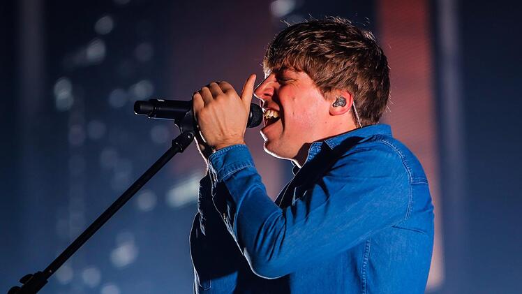 Philipp Poisel bei seinem Konzert in Bamberg - mein Amerika bot eine große show mit großen Gefühlen Foto: Matthias Hoch