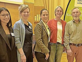 Audrey Sarte (Akademie Heiligenfeld; von links), Eva Zeibig (BN-Vorstand), Referentin Katharina van Bronswijk, Eva Reichert-Nelkenstock (BN-Vorstand) und Dr. Alexander Beck (BN-Vorsitzender Bad Kissingen).