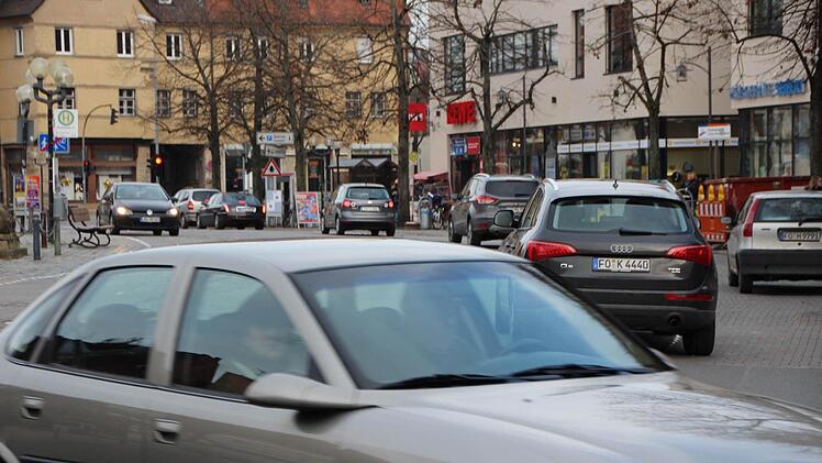 Als Tempo-Bremse schlagen die Anwohner des Paradeplatzes eine Änderung der Straßenführung vor.