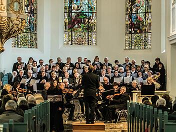 Die Sängervereinigung Bad Rodach, der Stadtkantorei und das Collegium musicum Hildburghausen führten gemeinsam das Oratorium "Golgatha" in der Johanniskirche der Kurstadt auf. Foto: Jochen Berger