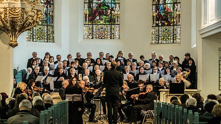 Die Sängervereinigung Bad Rodach, der Stadtkantorei und das Collegium musicum Hildburghausen führten gemeinsam das Oratorium "Golgatha" in der Johanniskirche der Kurstadt auf. Foto: Jochen Berger