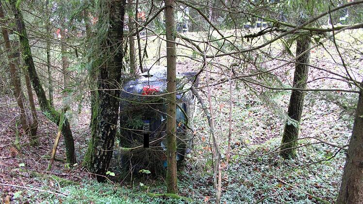 Der Wagen kam zwischen Lindau (Gemeinde Trebgast) und Leuchau (Stadt Kulmbach)  von der Straße ab. Foto: Jürgen Gärtner