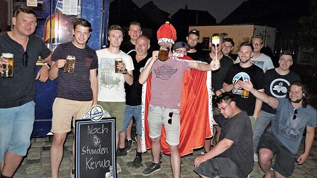 Die Proklamation des neuen "Kerwa-K&ouml;nigs" Kilian Pistor Foto: W. Rei&szlig;aus