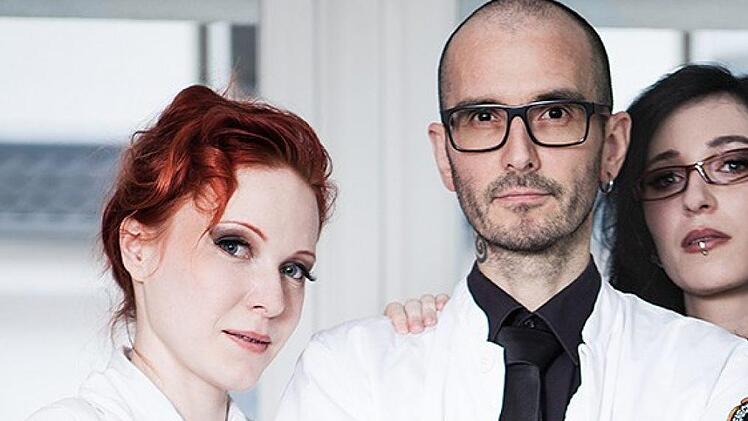 Mark Benecke hat nichts gegen eine gute Pose. Das hilft ihm wohl auch in der Politik: Er ist Vorsitzender des Landesvefrbandes Nordrhein-Westfalen der Partei Die Partei.