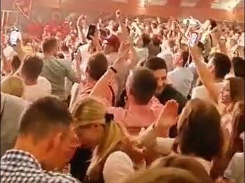 W&uuml;rzburg: Band fordert Kiliani-Besucher zum "Layla"-Singen auf - "kommen in Teufels K&uuml;che"