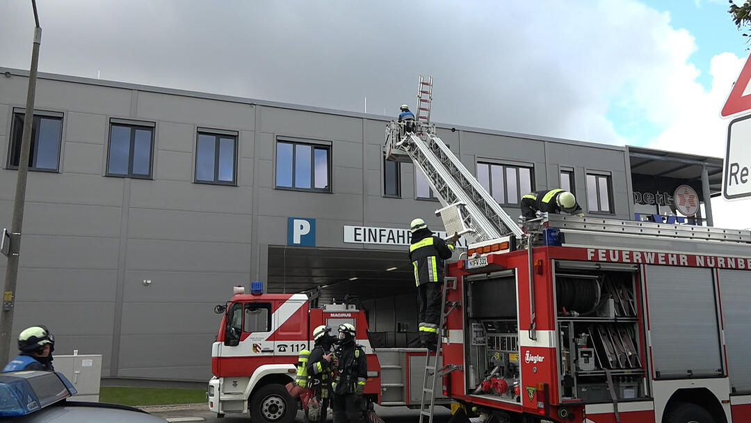 Feuer in Elektromarkt in Nürnberg-Thon