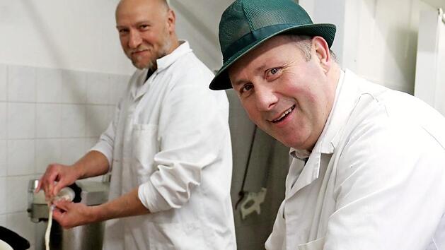Jürgen Fleischmann (l.) und Anthony Leneghan verstanden sich bei der Arbeit prächtig. Foto: Johanna Blum