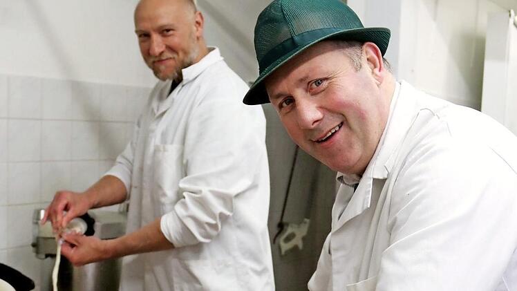 Jürgen Fleischmann (l.) und Anthony Leneghan verstanden sich bei der Arbeit prächtig. Foto: Johanna Blum