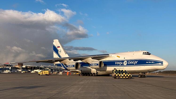 Airport Nürnberg: Eines der größten Flugzeuge der Welt gelandet