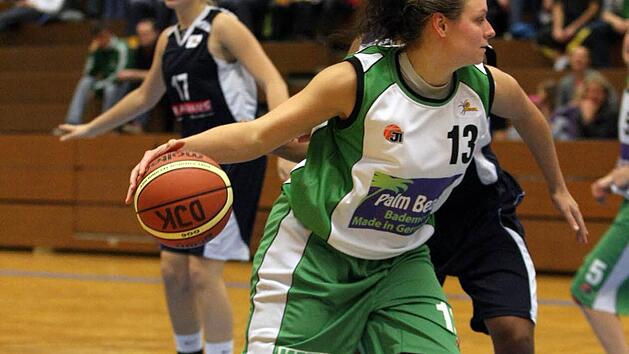 Dynamisch unter den Korb ging stets Petra Oberpaul in ihrer Karriere. Nun macht das Knie nicht mehr mit und die 33-J&auml;hrige muss ihre Basketballschuhe an den Nagel h&auml;ngen. Foto: sportpress