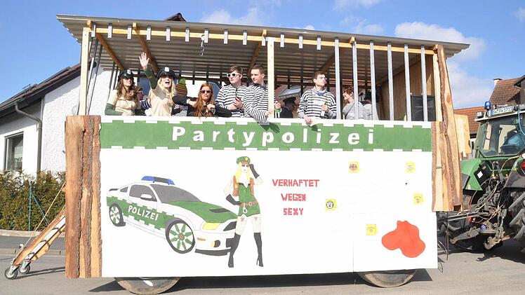Der Wagen des Jugendtreffs Poppenhausen