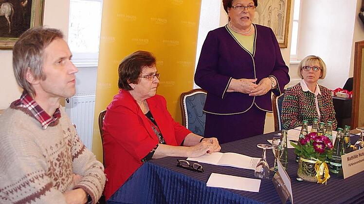 Barbara Stamm sprach zum Thema "Integrationspolitik im Freistaat". Mit im Bild sind (von links) Elmar Jonas, Mathilde Hutzl und Ursula Eberle-Berlips. Foto: Heike Schülein