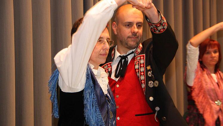 Die Tanzgruppe aus Reichenbach beim Fränkischen Abend. Foto: Arnold Nöth