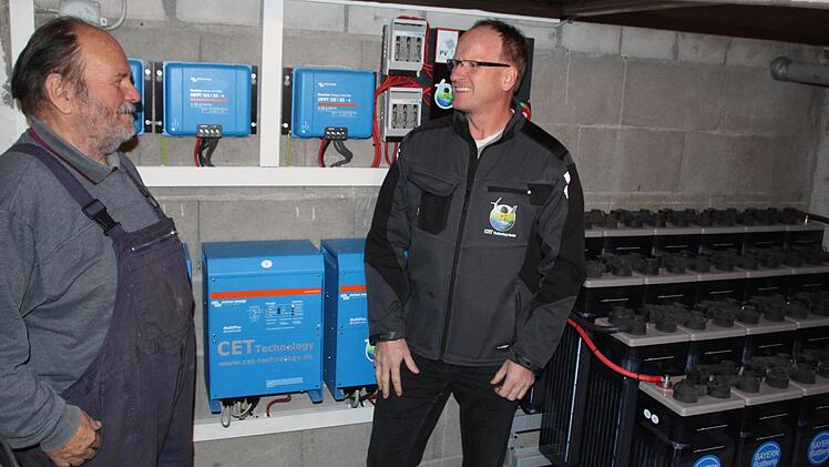 Michael Thomas (links) und Lothar Seifert sind von der Technik im Keller überzeugt. Foto: Andreas Dorsch