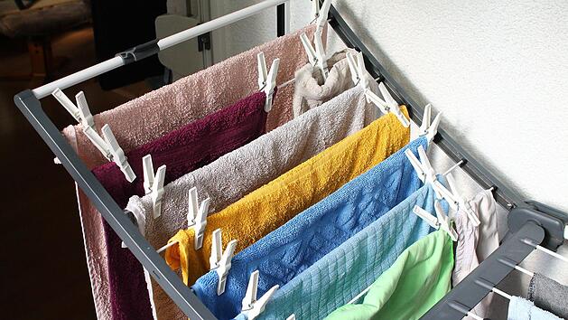 W&auml;sche in der Wohnung trocknen: Gef&auml;hrlich oder unbedenklich? Das solltest du beachten