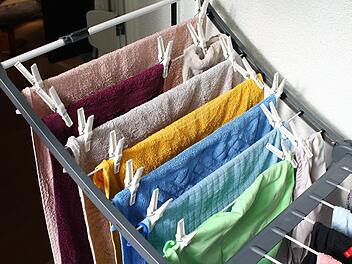 Wäsche in der Wohnung trocknen: Gefährlich oder unbedenklich? Das solltest du beachten